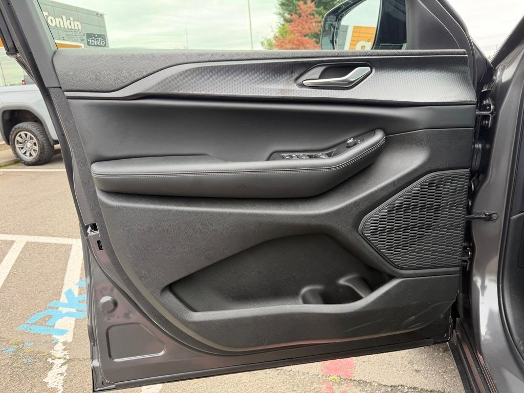 new 2025 Jeep Grand Cherokee car, priced at $42,492