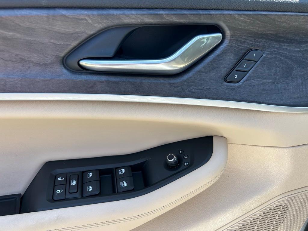 new 2025 Jeep Grand Cherokee car, priced at $43,281