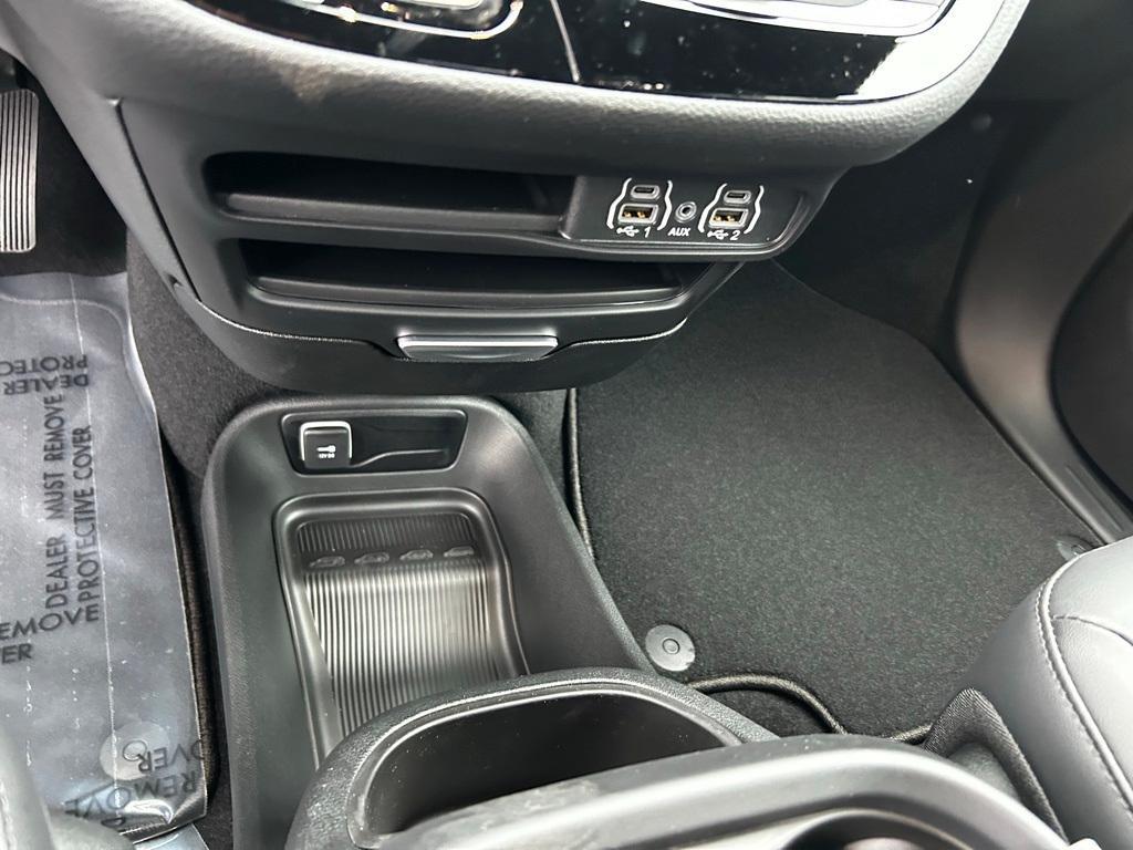 new 2025 Chrysler Pacifica car, priced at $40,992