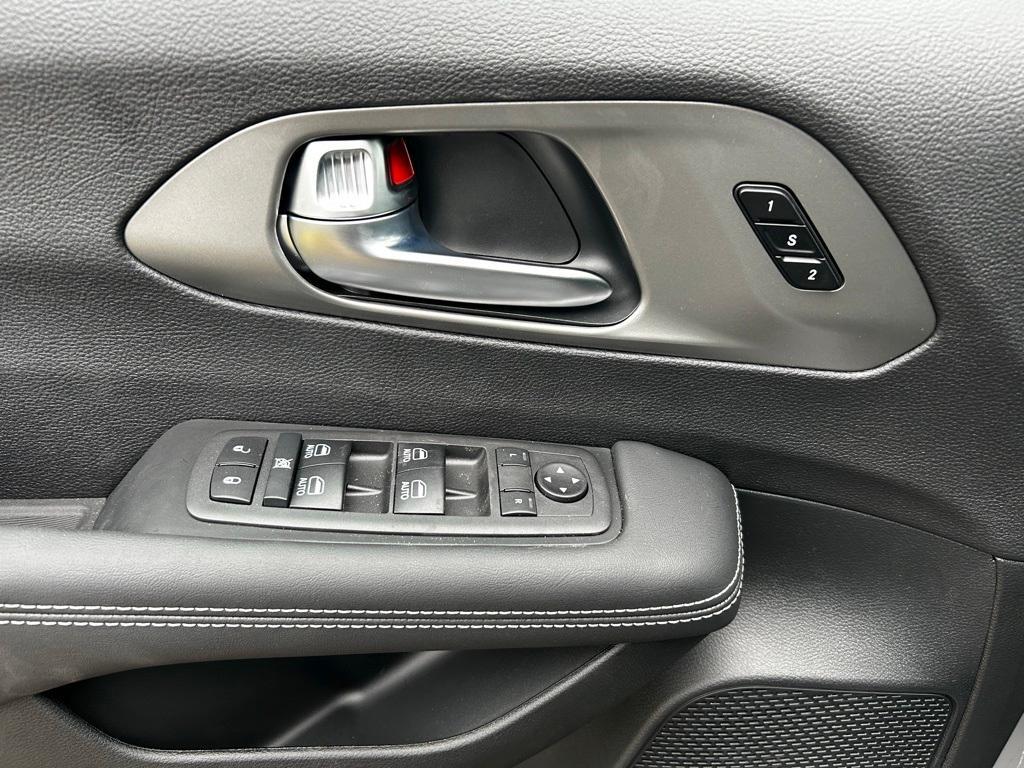 new 2025 Chrysler Pacifica car, priced at $40,992