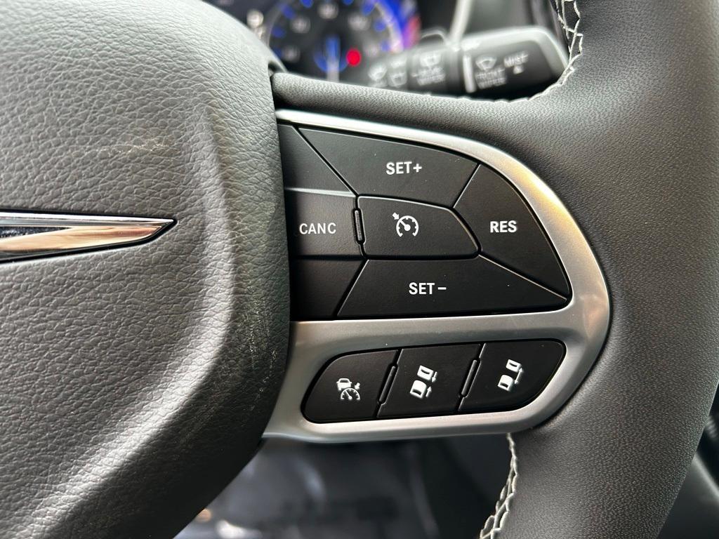new 2025 Chrysler Pacifica car, priced at $40,992