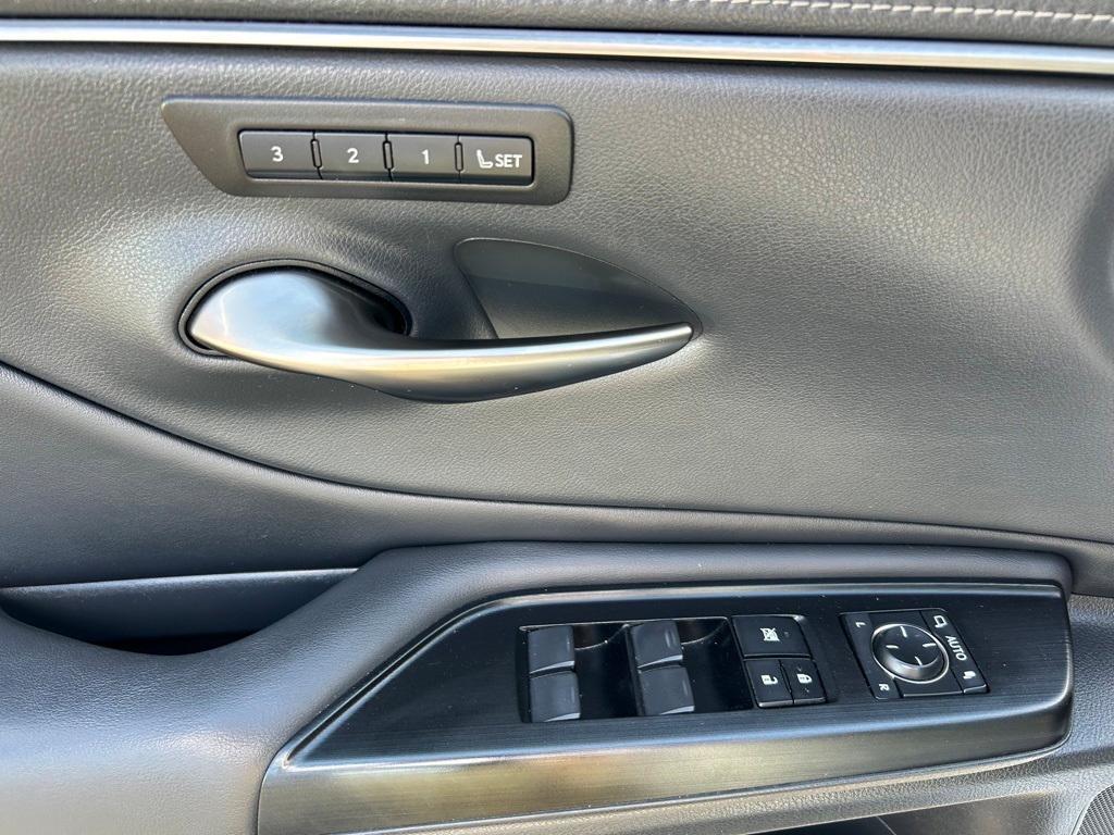 used 2020 Lexus ES 300h car, priced at $30,998