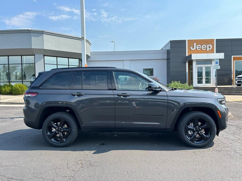 new 2025 Jeep Grand Cherokee car, priced at $44,992