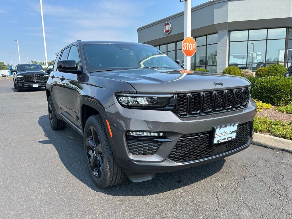 new 2025 Jeep Grand Cherokee car, priced at $44,992