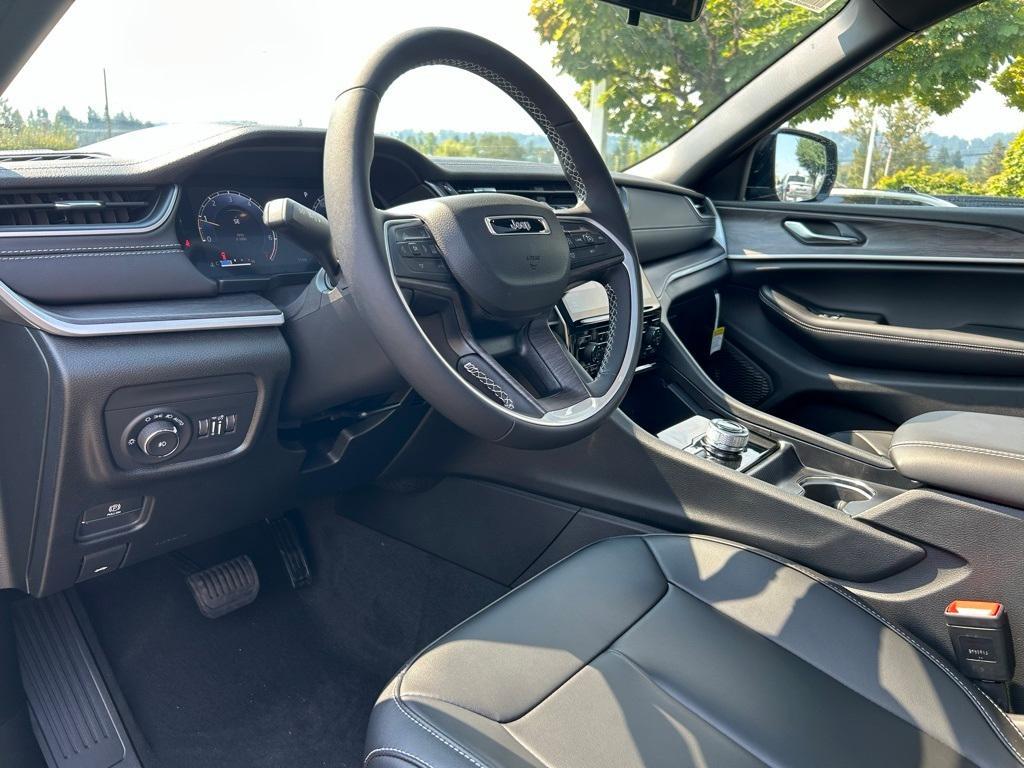 new 2025 Jeep Grand Cherokee car, priced at $46,992