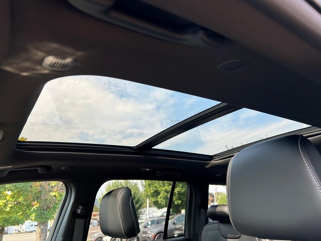 new 2025 Jeep Grand Cherokee car, priced at $46,992