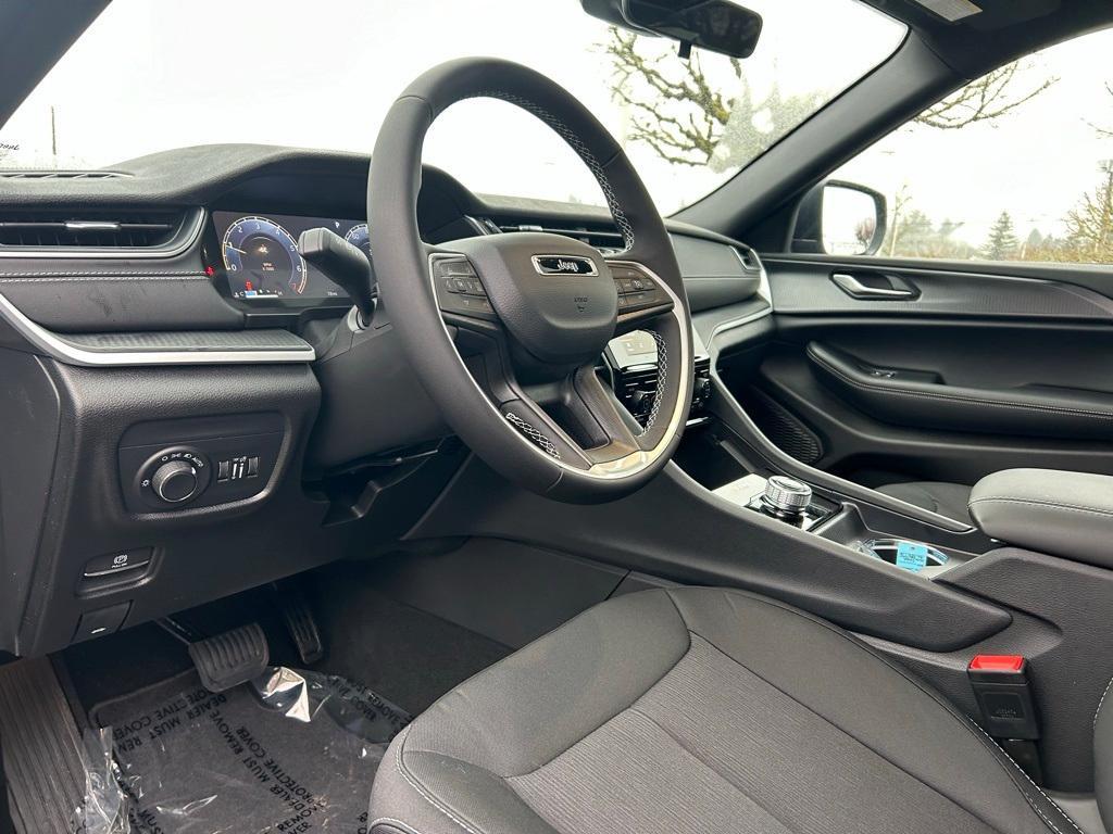 new 2025 Jeep Grand Cherokee car, priced at $38,874