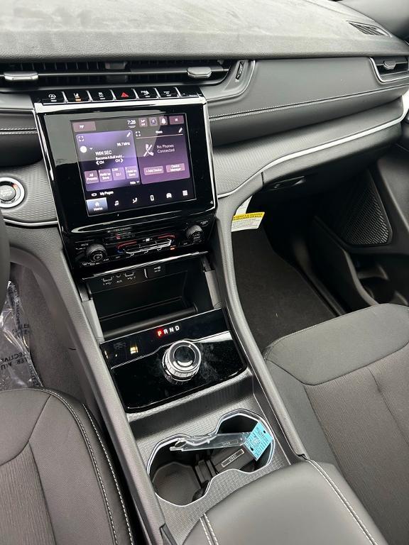 new 2025 Jeep Grand Cherokee car, priced at $38,874