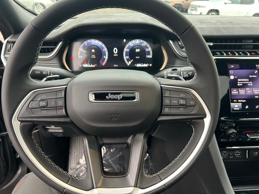new 2025 Jeep Grand Cherokee car, priced at $38,874