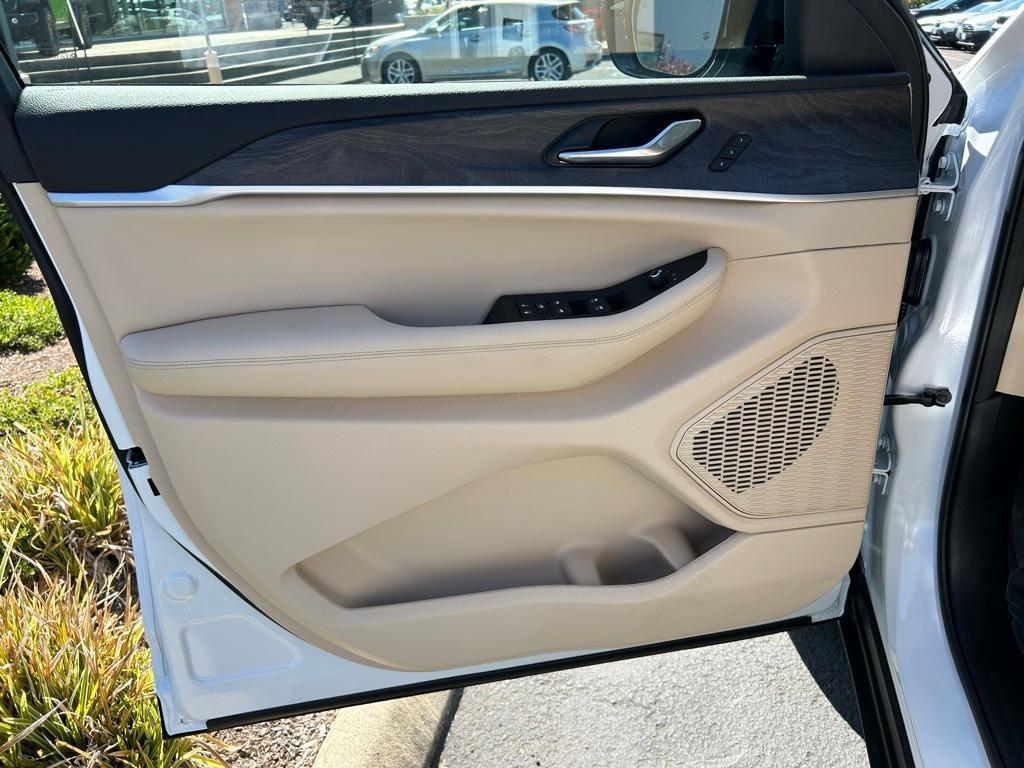new 2025 Jeep Grand Cherokee car, priced at $45,796