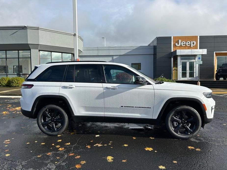 new 2025 Jeep Grand Cherokee car, priced at $48,035