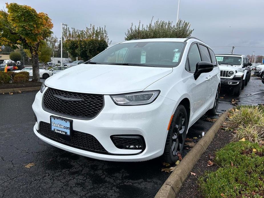 new 2024 Chrysler Pacifica car, priced at $40,177