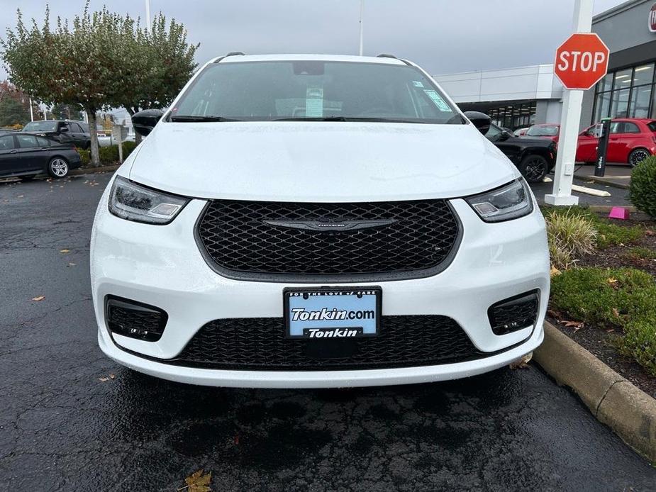 new 2024 Chrysler Pacifica car, priced at $40,177