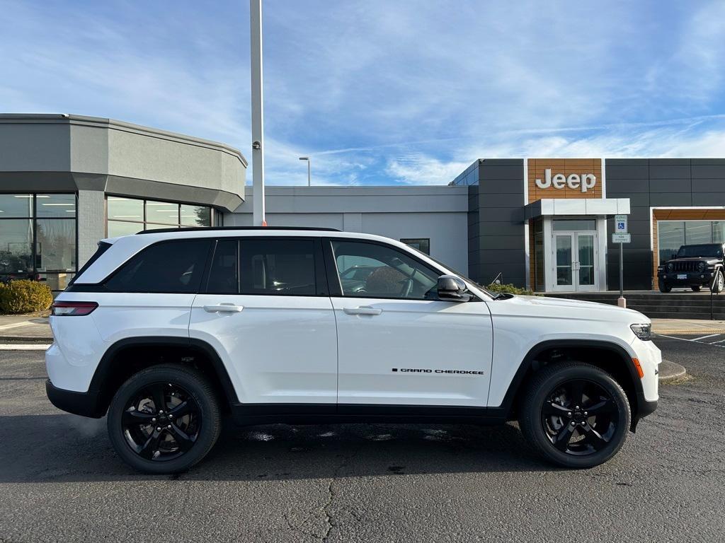 new 2025 Jeep Grand Cherokee car, priced at $42,170