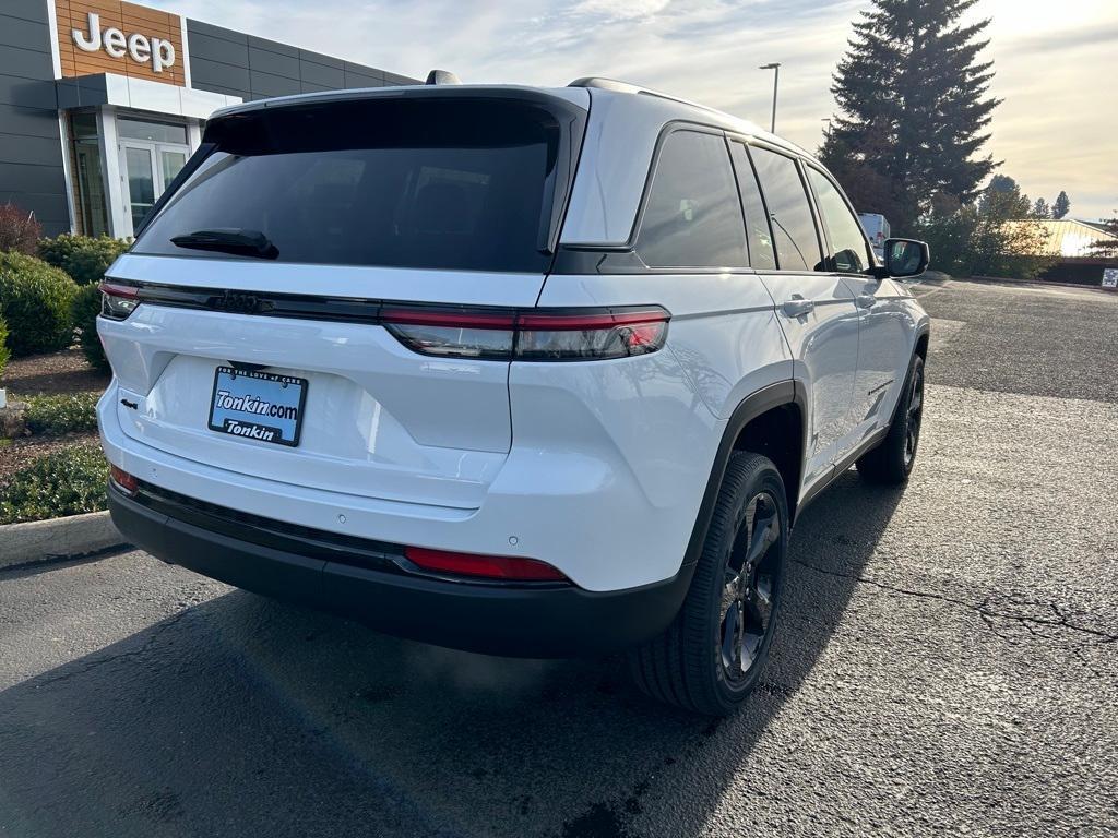 new 2025 Jeep Grand Cherokee car, priced at $42,170