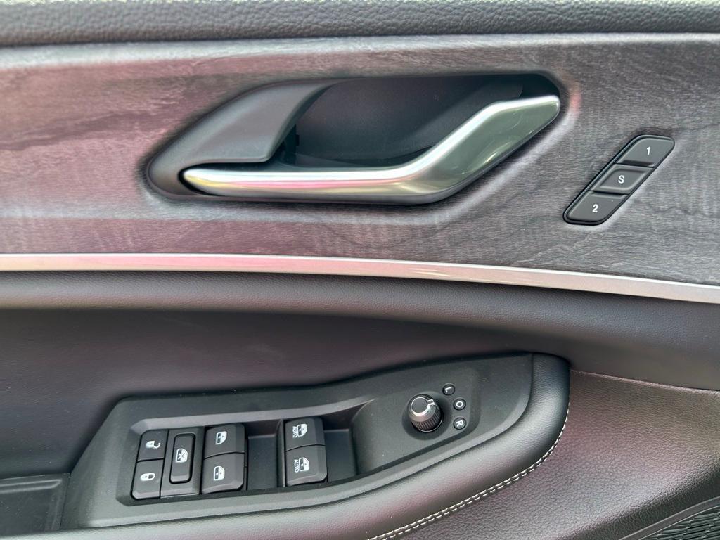new 2025 Jeep Grand Cherokee L car, priced at $53,226