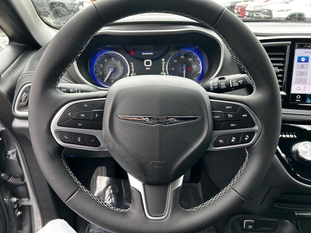 new 2025 Chrysler Pacifica car, priced at $39,992