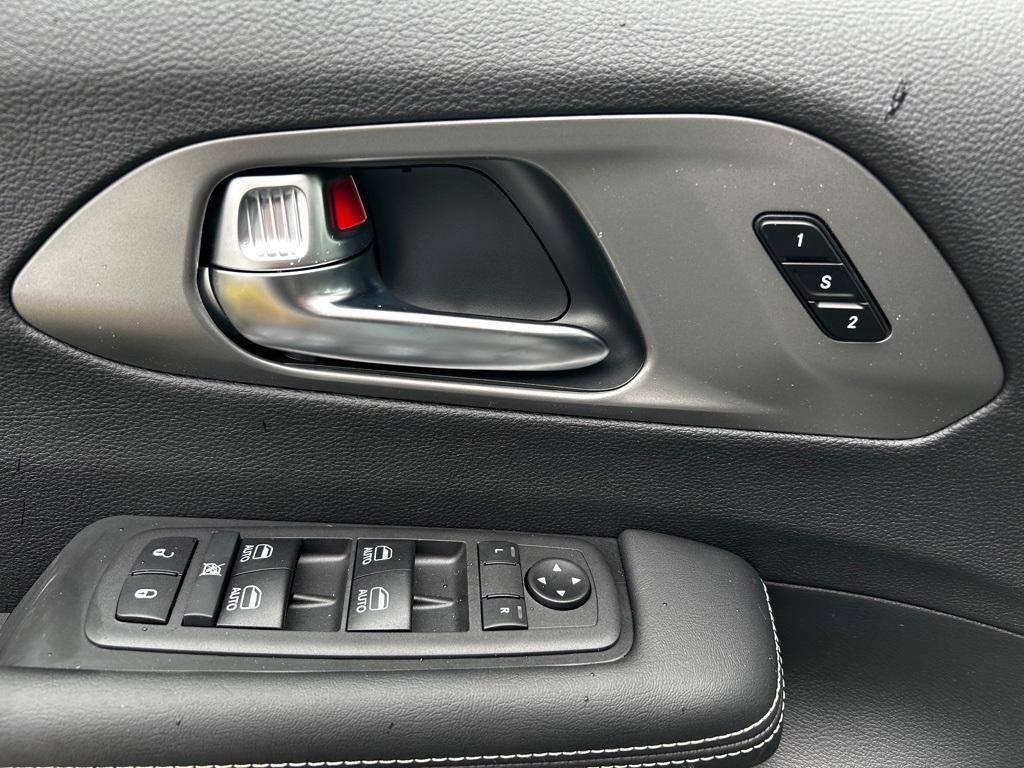 new 2025 Chrysler Pacifica car, priced at $39,992