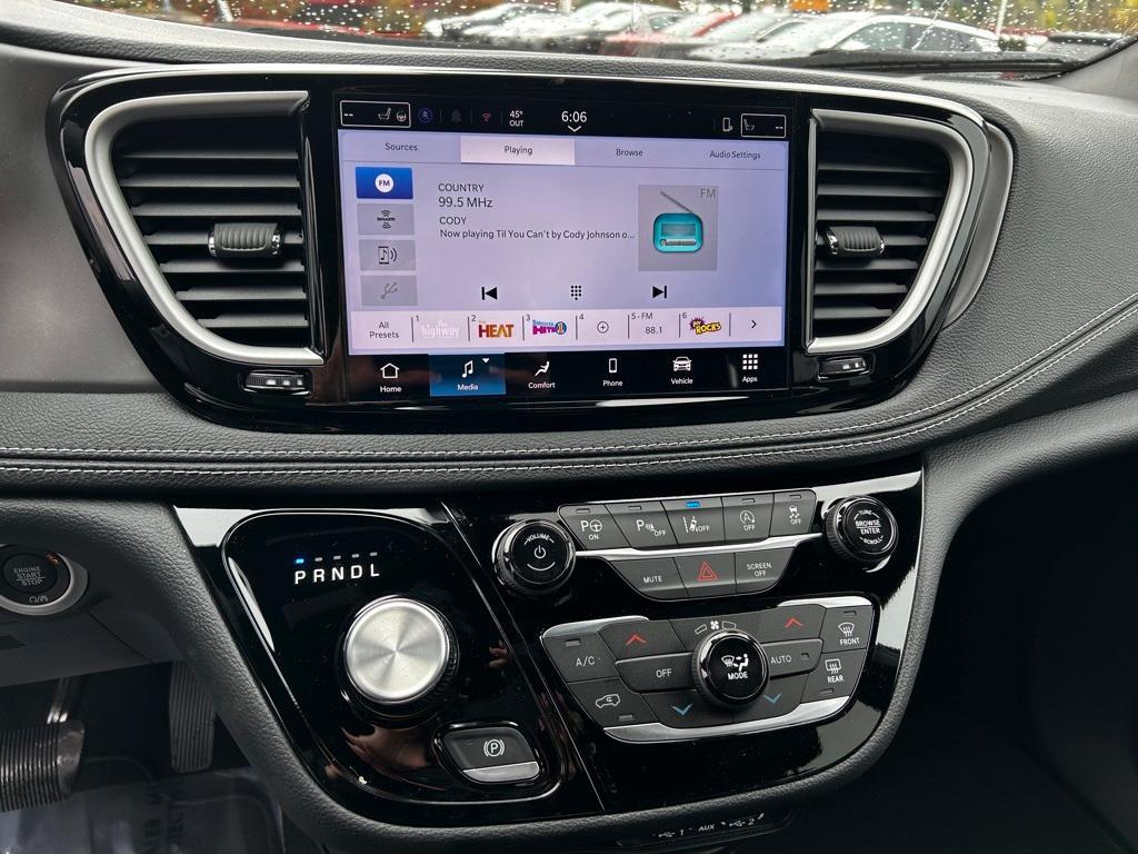 new 2025 Chrysler Pacifica car, priced at $39,992