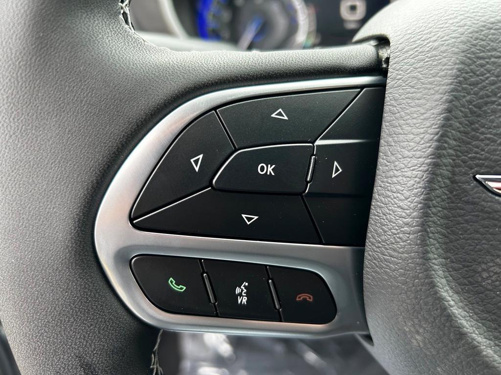 new 2025 Chrysler Pacifica car, priced at $39,992