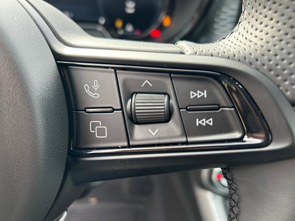 new 2025 Alfa Romeo Tonale car, priced at $39,625