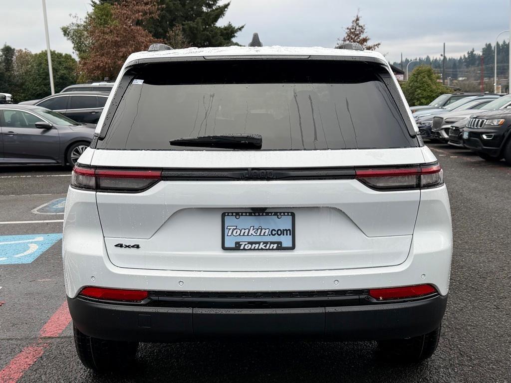 new 2025 Jeep Grand Cherokee car, priced at $39,992