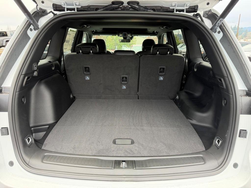 new 2025 Jeep Grand Cherokee car, priced at $39,992