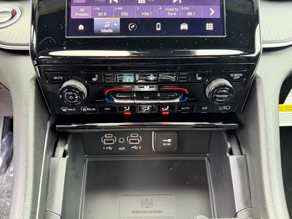 new 2025 Jeep Grand Cherokee car, priced at $39,992