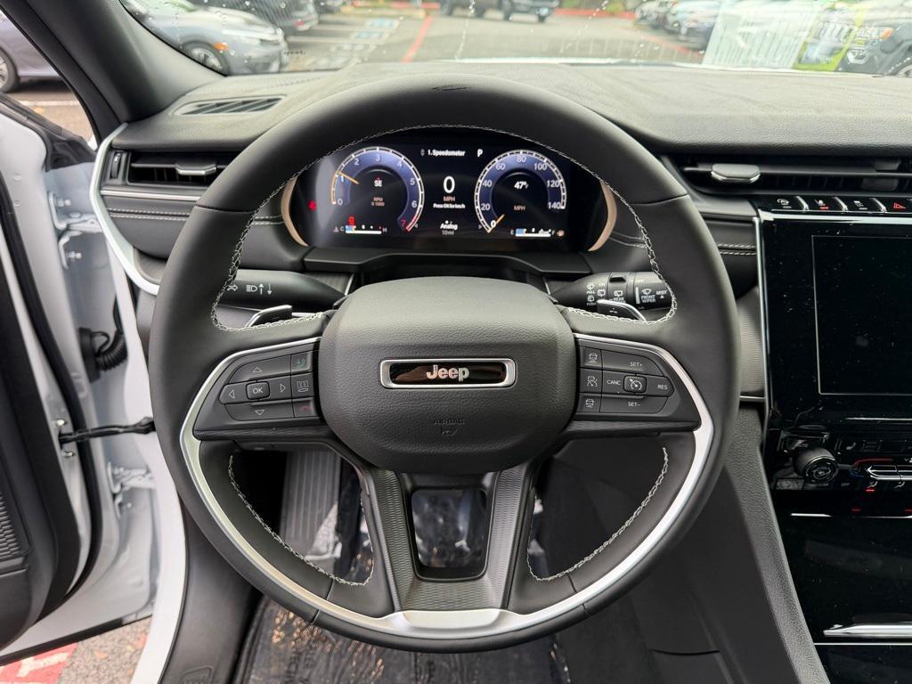 new 2025 Jeep Grand Cherokee car, priced at $39,992