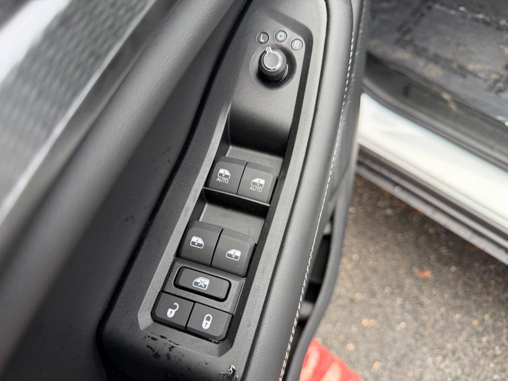 new 2025 Jeep Grand Cherokee car, priced at $39,992