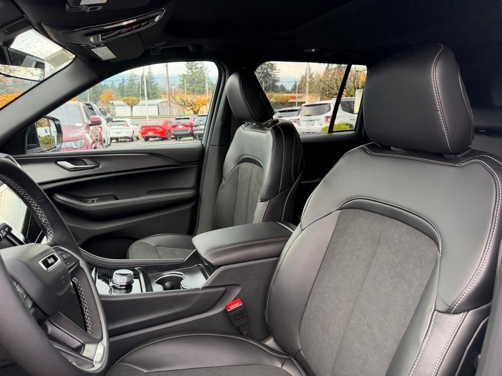 new 2025 Jeep Grand Cherokee car, priced at $39,992