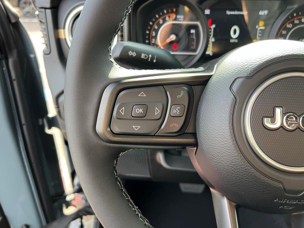 new 2025 Jeep Gladiator car, priced at $44,660