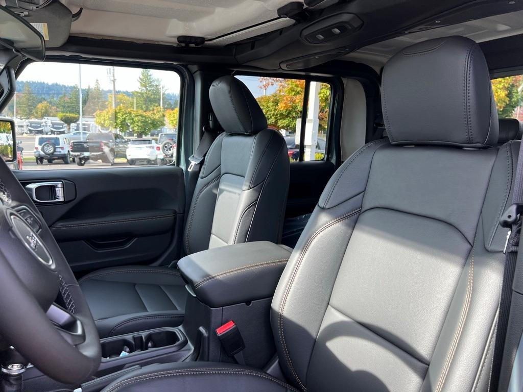new 2025 Jeep Gladiator car, priced at $44,660