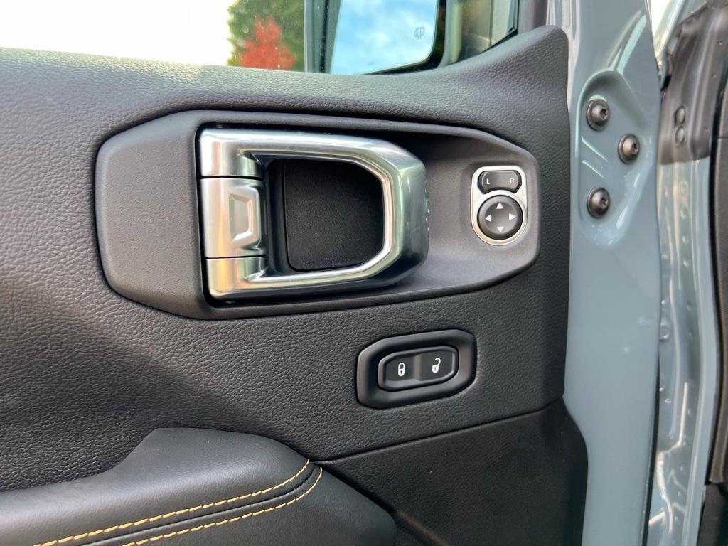 new 2025 Jeep Gladiator car, priced at $44,660