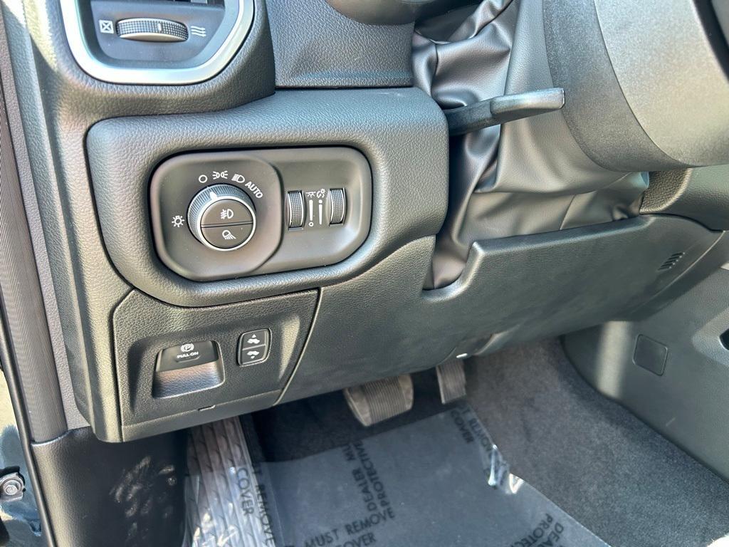 new 2025 Ram 1500 car, priced at $49,772