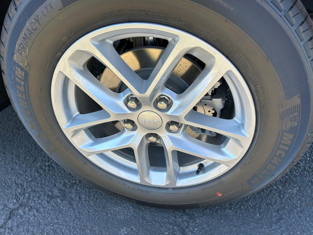 new 2025 Jeep Grand Cherokee car, priced at $34,992