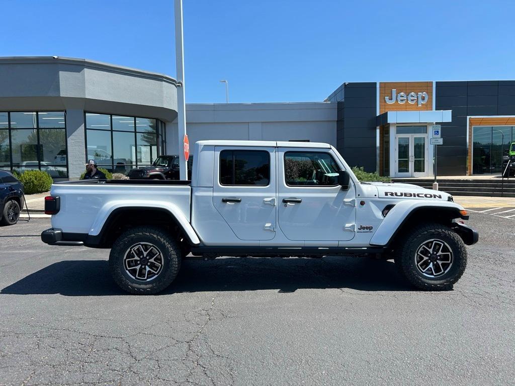 new 2025 Jeep Gladiator car, priced at $46,892