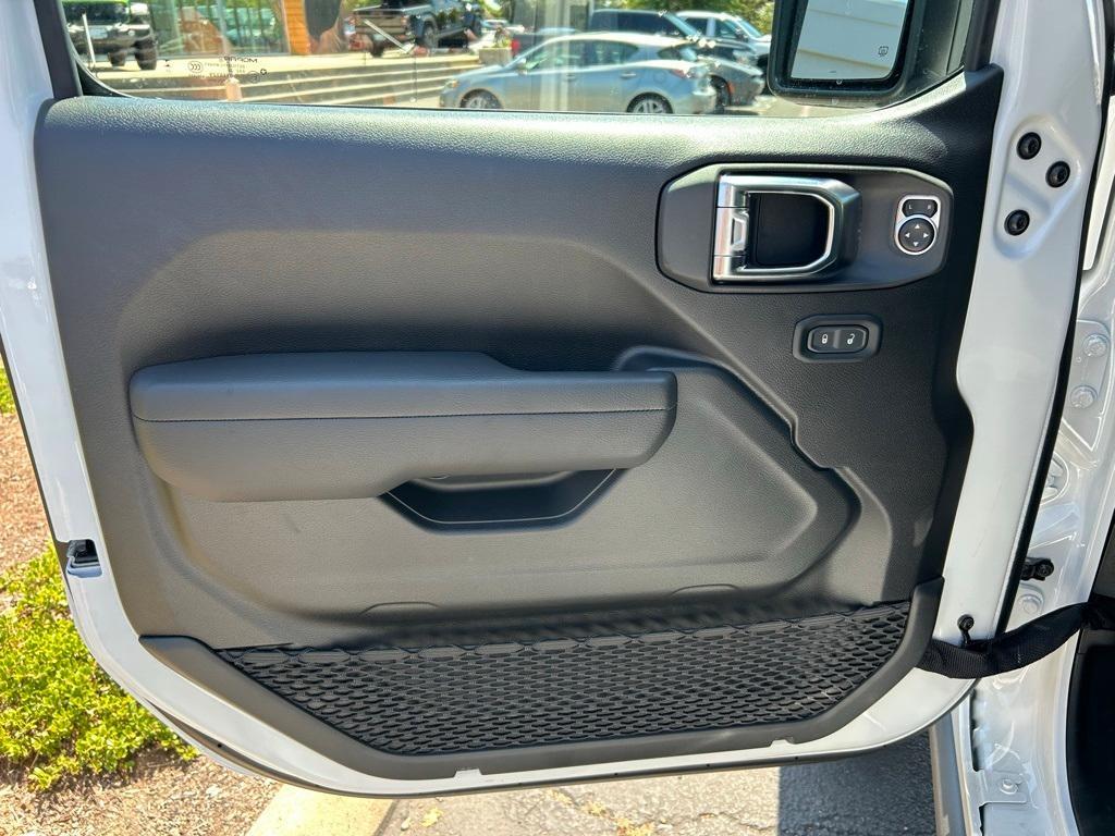 new 2025 Jeep Gladiator car, priced at $46,892