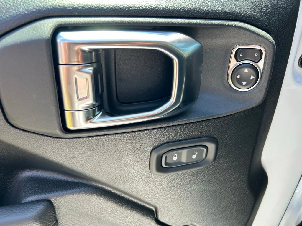 new 2025 Jeep Gladiator car, priced at $46,892