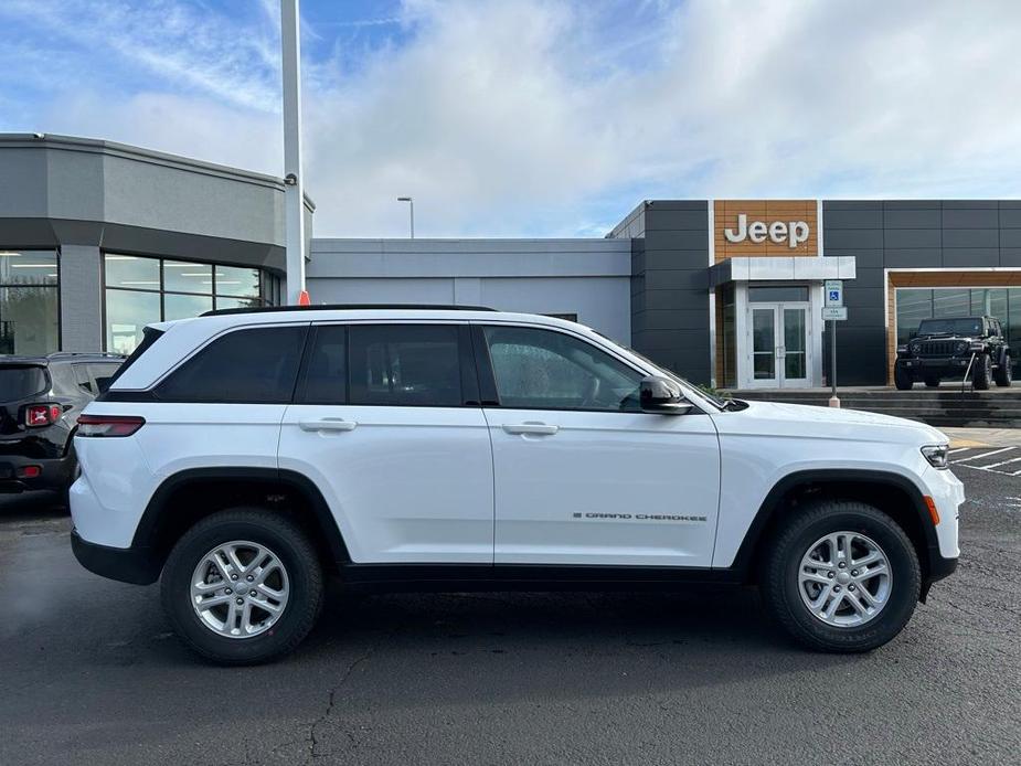 new 2024 Jeep Grand Cherokee car, priced at $33,995