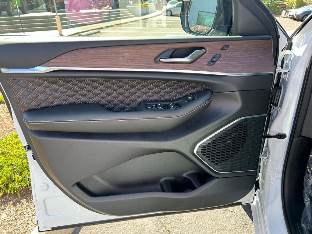 new 2025 Jeep Grand Cherokee L car, priced at $61,463
