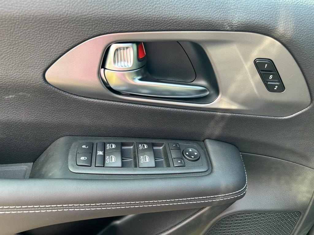 new 2025 Chrysler Pacifica car, priced at $42,475