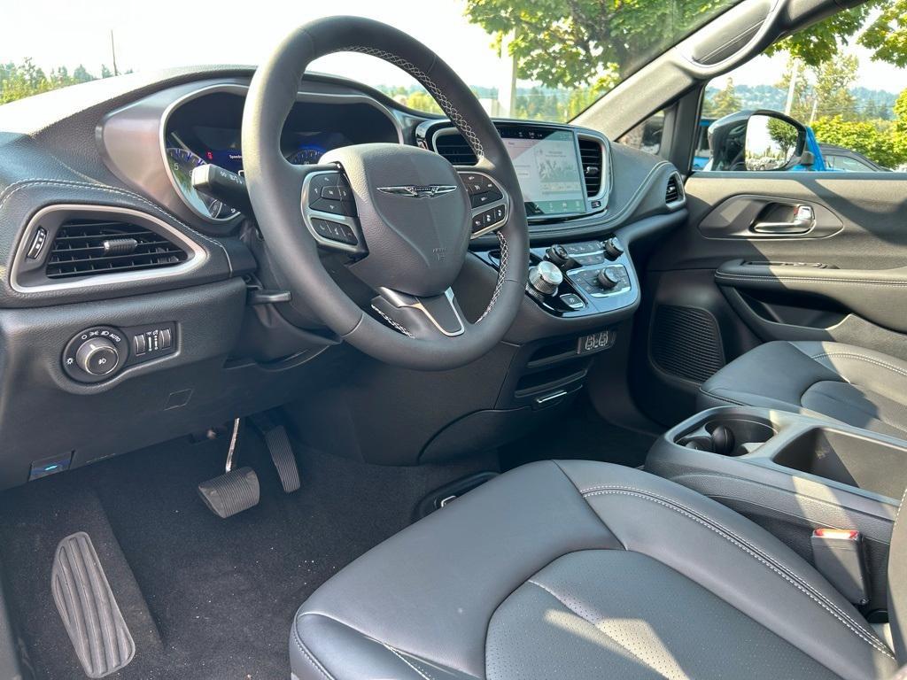 new 2025 Chrysler Pacifica car, priced at $42,475