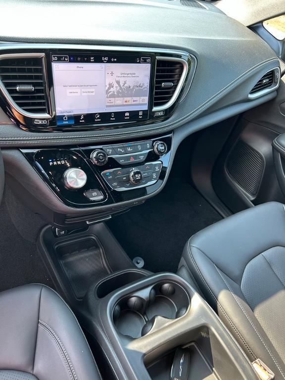 new 2025 Chrysler Pacifica car, priced at $42,475