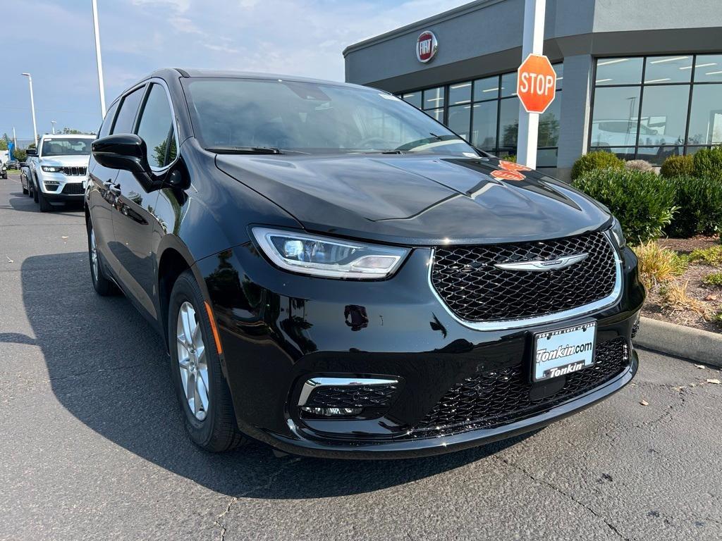 new 2025 Chrysler Pacifica car, priced at $42,475