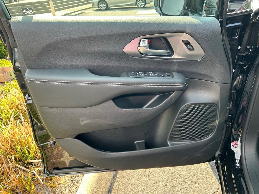 new 2025 Chrysler Pacifica car, priced at $42,475