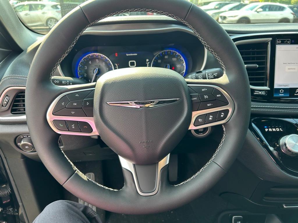 new 2025 Chrysler Pacifica car, priced at $42,475