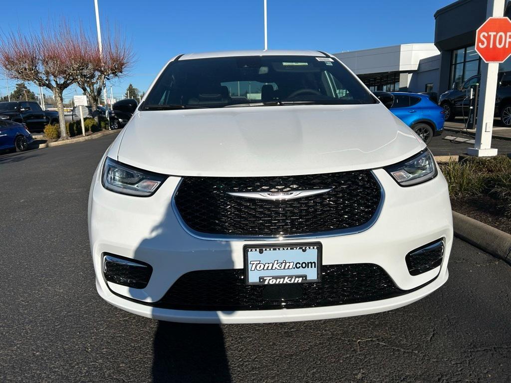 new 2025 Chrysler Pacifica car, priced at $37,992