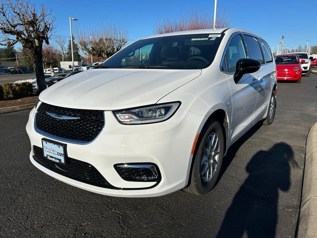 new 2025 Chrysler Pacifica car, priced at $37,992