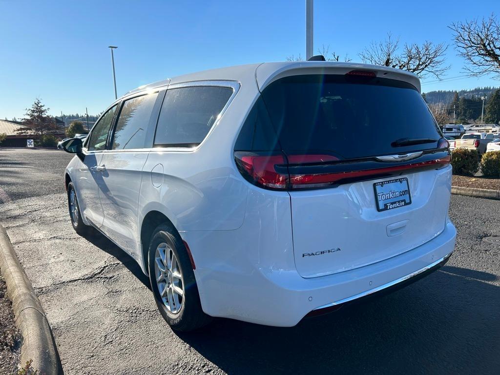 new 2025 Chrysler Pacifica car, priced at $37,992